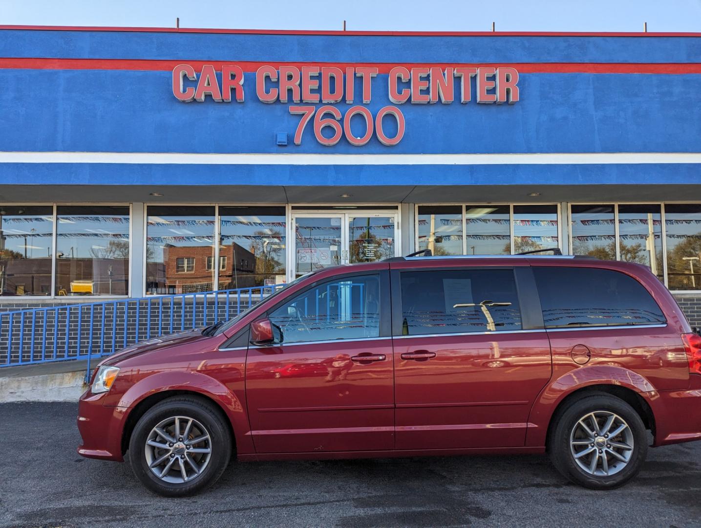 2015 RED Dodge Grand Caravan SXT (2C4RDGCG1FR) with an 3.6L V6 DOHC 24V engine, 6-Speed Automatic transmission, located at 7600 S Western Ave., Chicago, IL, 60620, (773) 918-3980, 0.000000, 0.000000 - Photo#0